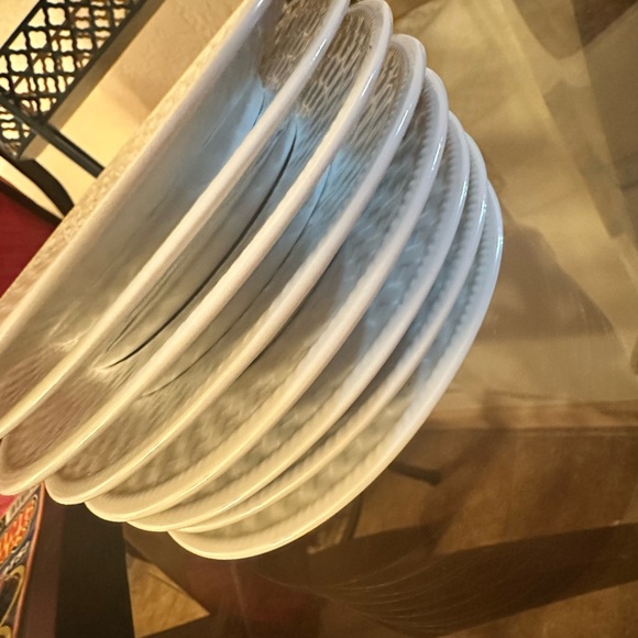 Classic White Textured Dinner Plate Set - Picture 11 of 16